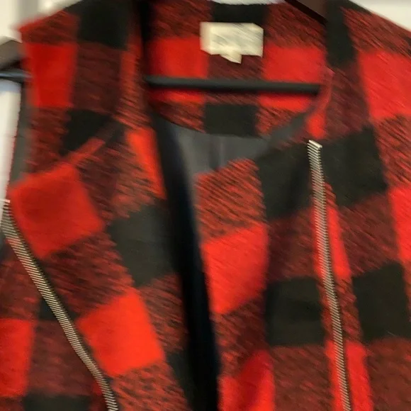Jolt Women's Red and Black Plaid Vest - Picture 5 of 5